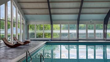 Indoor pool, pool loungers
