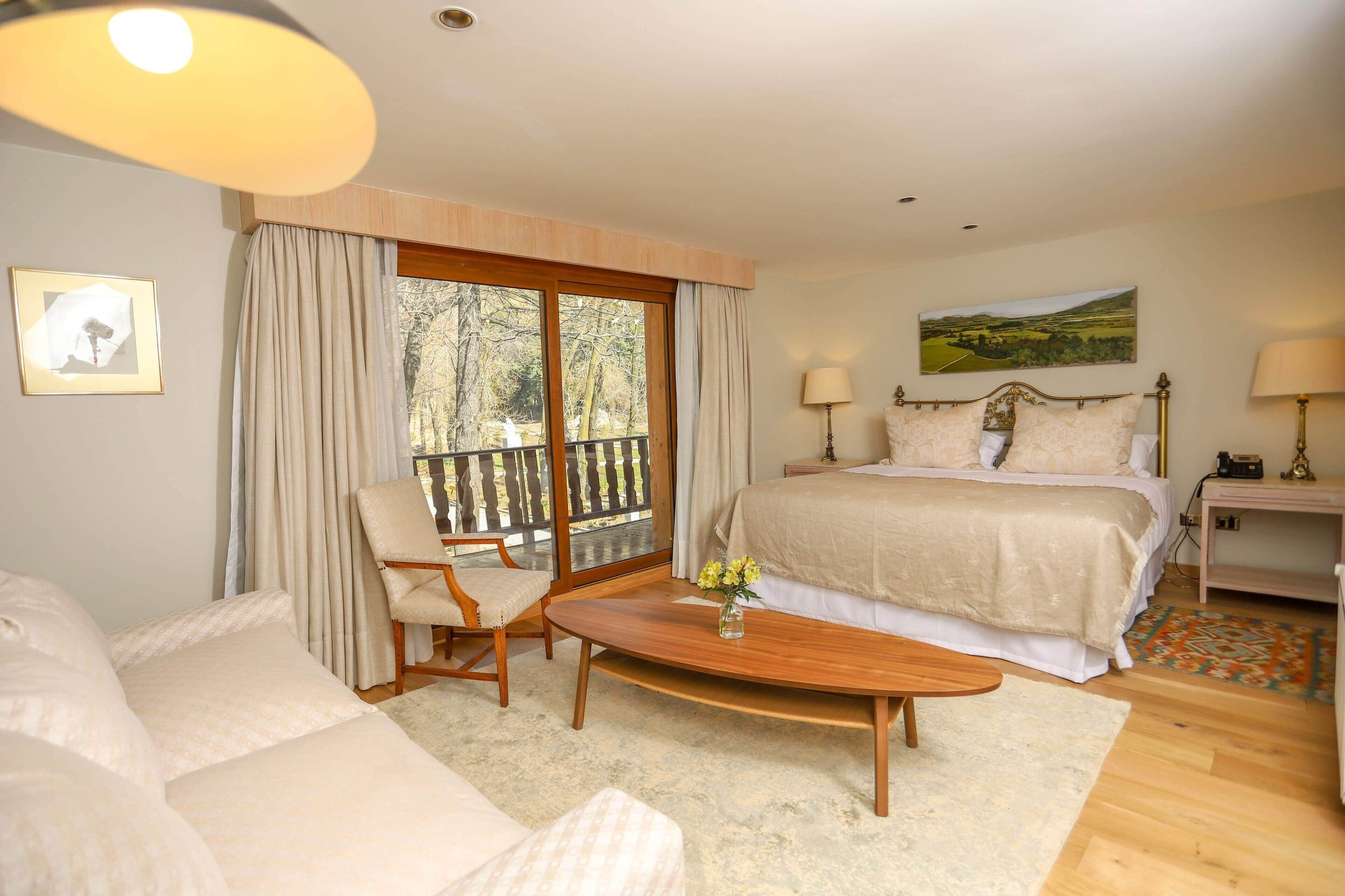 Junior Suite | Caja de seguridad en la habitación y espacio para trabajar con laptop 