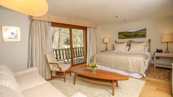 Junior Suite | In-room safe, laptop workspace, blackout curtains, soundproofing