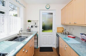 Kühlschrank, Mikrowelle, Ofen