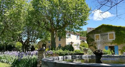 Gßte de charme - terrasse privée avec vue sur le grand parc arboré
