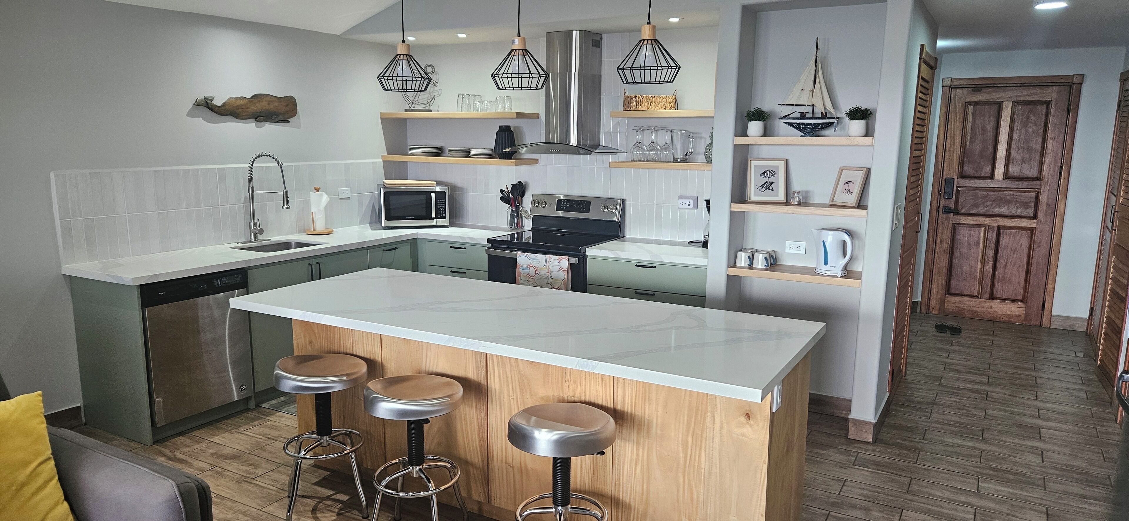 冰箱、微波炉、烤箱、炉灶