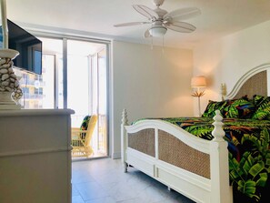 1 bedroom, iron/ironing board, free WiFi, bed sheets - Fort Myers Beach Beachfront 1B/1B Condo Steps from the Gulf! (Fort Myers Beach)