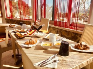 Free daily buffet breakfast - Max Luxury Suite (Peschici)