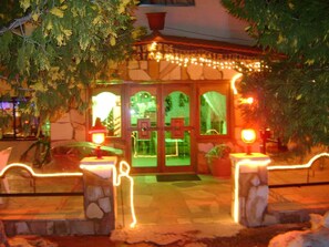 Front of property – evening/night - Mon Refuge Auberge (Al Arz)