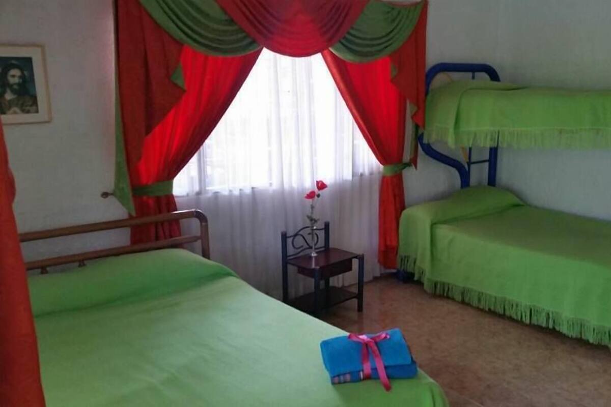 Iron/ironing board, bed sheets