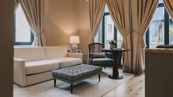 Superior Apartament | Living area | Flat-screen TV