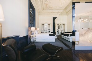 Suite Royal | Ropa de cama de alta calidad, minibar, caja fuerte