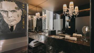 Deluxe Double Room | Bathroom