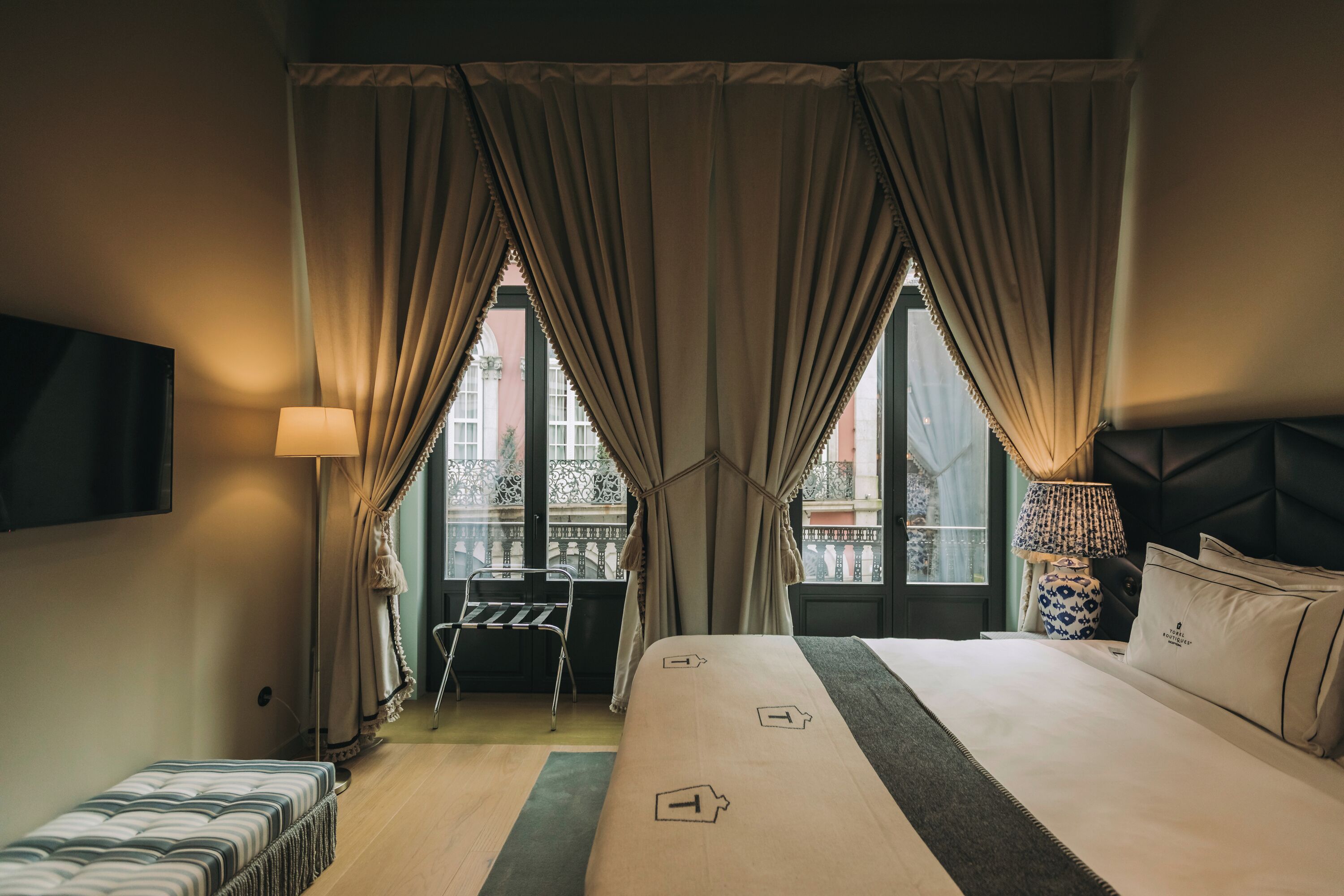 2 Bedroom Royal Apartment | Sengetøy av topp kvalitet, minibar og safe på rommet