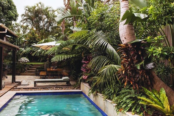 Pool - Beach Jungle: Pool, Firepit & Hot Tub in Beachside Hideaway (Byron Bay)