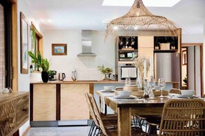 Dining - Beach Jungle: Pool, Firepit & Hot Tub in Beachside Hideaway (Byron Bay)