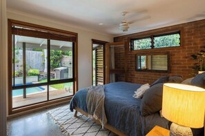 2 bedrooms, WiFi, bed sheets - Beach Jungle: Pool, Firepit & Hot Tub in Beachside Hideaway (Byron Bay)
