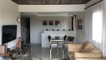 TV, pebolim, mesa de pingue-pongue