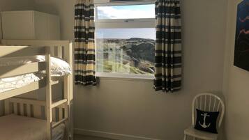 House, 3 Bedrooms | Desk, iron/ironing board, travel cot, free WiFi