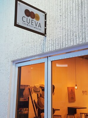 A storefront with a sign reading "CUEVA Cafe Bistro Market". - Mare 1660 (Carolina)