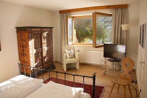 2 soverom, strykejern/-brett, reiseseng for barn og wi-fi (inkludert)