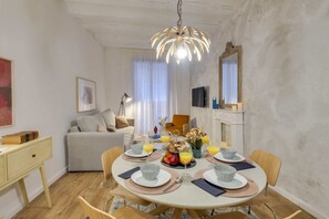 Dining - Sweett | Gothic II - Three Bedroom Apartment, Sleeps 8 (Barcelona)