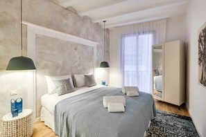 3 slaapkamers, een strijkplank/strijkijzer, gratis wifi, beddengoed