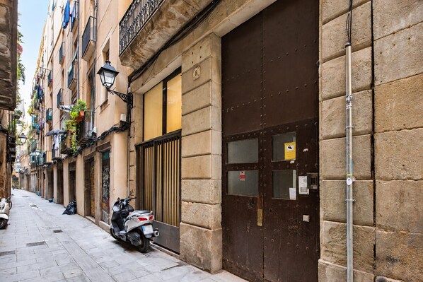 Unclassified image, 1 of 11, button - Sweett | Gothic II - Three Bedroom Apartment, Sleeps 7 (Barcelona)
