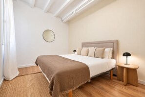 Unclassified image, 4 of 11, button - Sweett | Gothic II - Three Bedroom Apartment, Sleeps 7 (Barcelona)