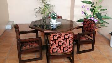 Een flatscreentelevisie