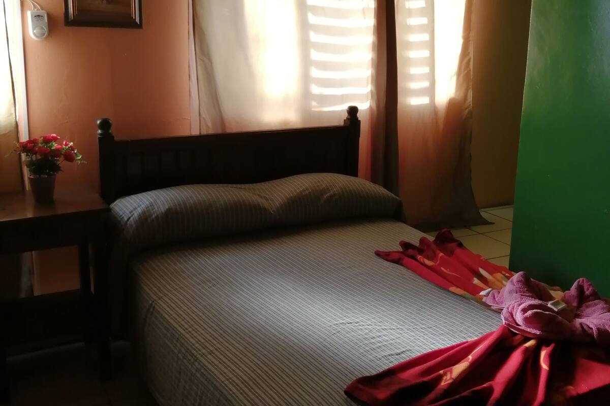 Basic Room | Blackout drapes, WiFi (free), bed sheets