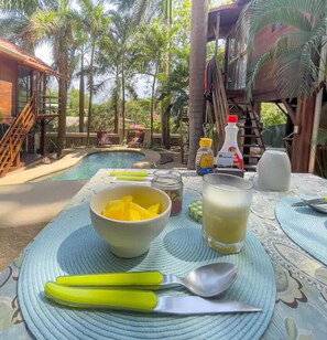 Breakfast area - The Beach Bungalows Tamarindo B&B (Tamarindo)