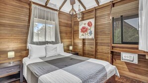 ซูพีเรียบังกะโล, ห้องน้ำในตัว, วิวสวน (#5 Bungalow Garden ) | 1 ห้องนอน, ตู้นิรภัยในห้องพัก, ผ้าม่านกันแสง, เตารีด/โต๊ะรีดผ้า