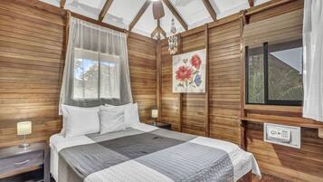 Superior Bungalow, Ensuite, Garden View (#5 Bungalow Garden ) | 1 bedroom, in-room safe, individually furnished, blackout drapes