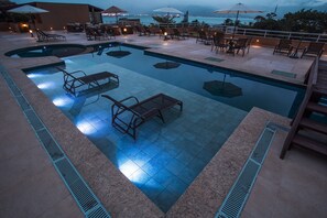 Outdoor pool - Ilhabela Beach Residences (Ilhabela)