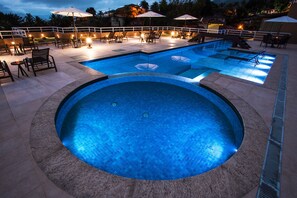 Kolam renang outdoor