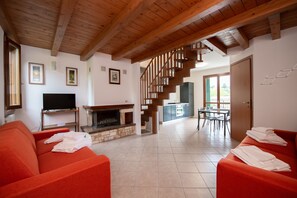 Economy Apartment (App. 11) | Living area