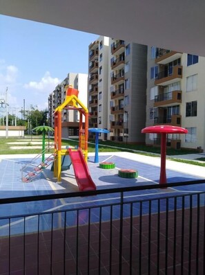Área de juegos infantiles al aire libre