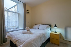 Apartment, Mehrere Betten | Bügeleisen/Bügelbrett, kostenloses WLAN, Bettwäsche