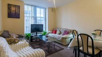 Apartment | Living room | Flat-screen TV