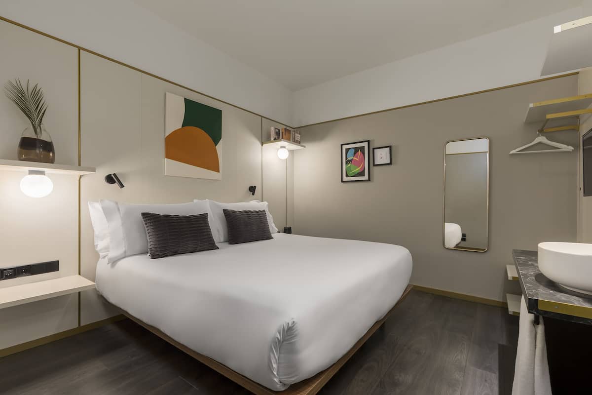 Classic Double Room | 1 bilik tidur, peralatan tempat tidur premium, gebar bulu kapas