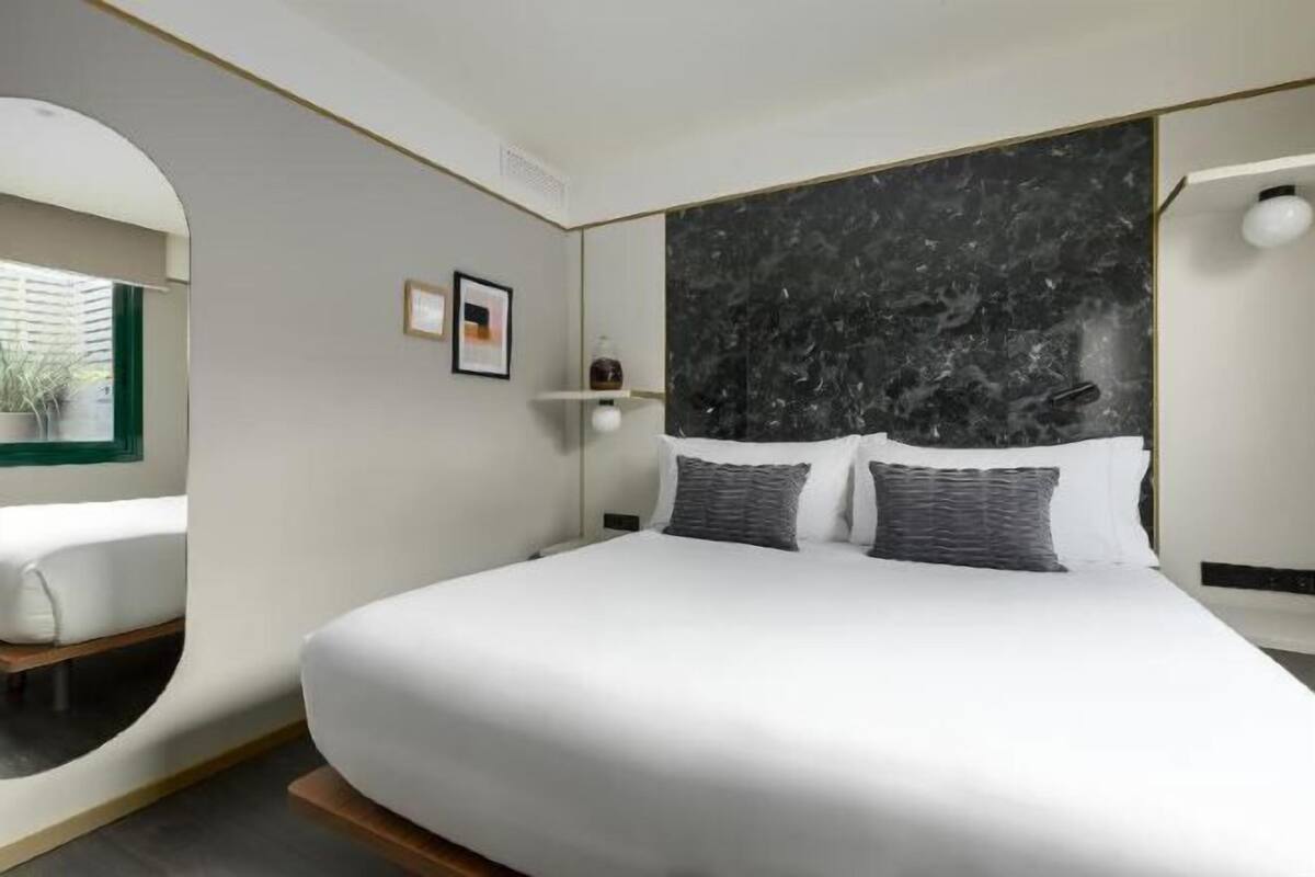 1 Schlafzimmer, hochwertige Bettwaren, Daunenbettdecken