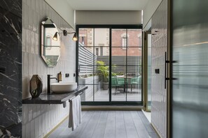 Classic Room, Terrace | Bathroom