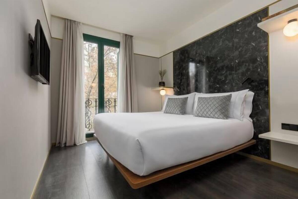 1 Schlafzimmer, hochwertige Bettwaren, Daunenbettdecken