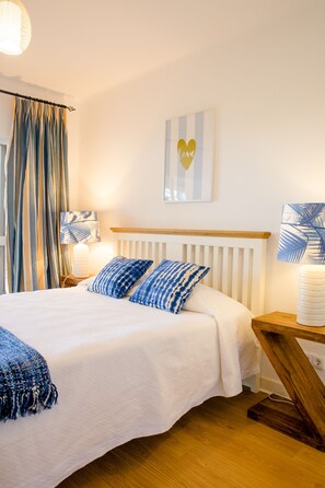 2 bedrooms, iron/ironing board, travel cot, WiFi