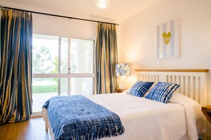 2 slaapkamers, een strijkplank/strijkijzer, reisbedje, wifi