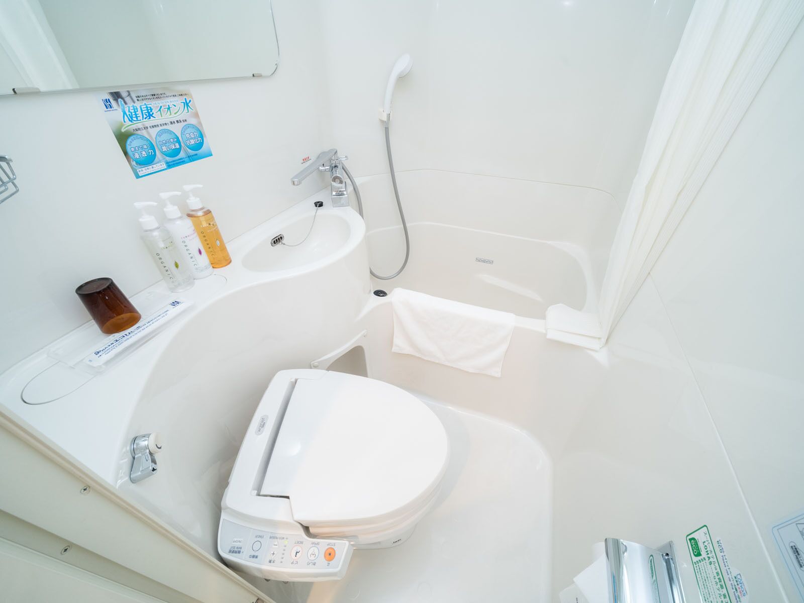 combined shower/bathtub, free toiletries, hair dryer, slippers