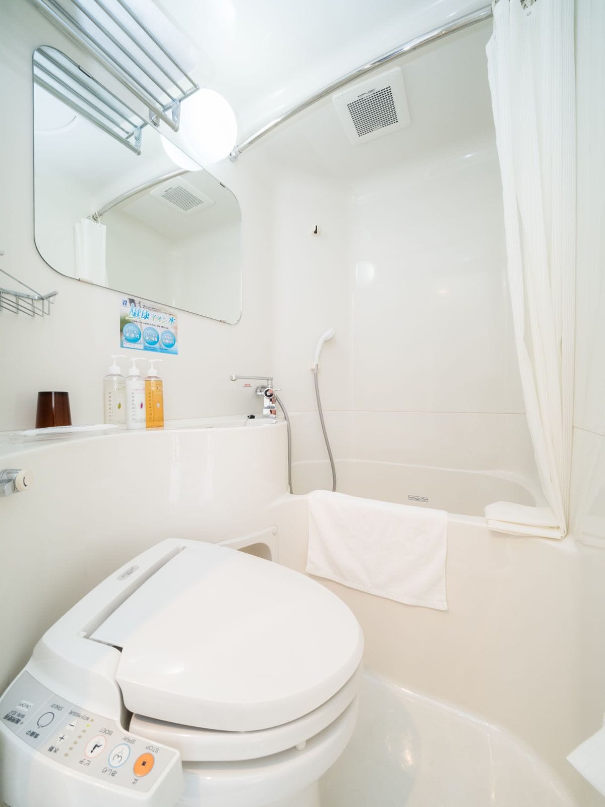 combined shower/bathtub, free toiletries, hair dryer, slippers