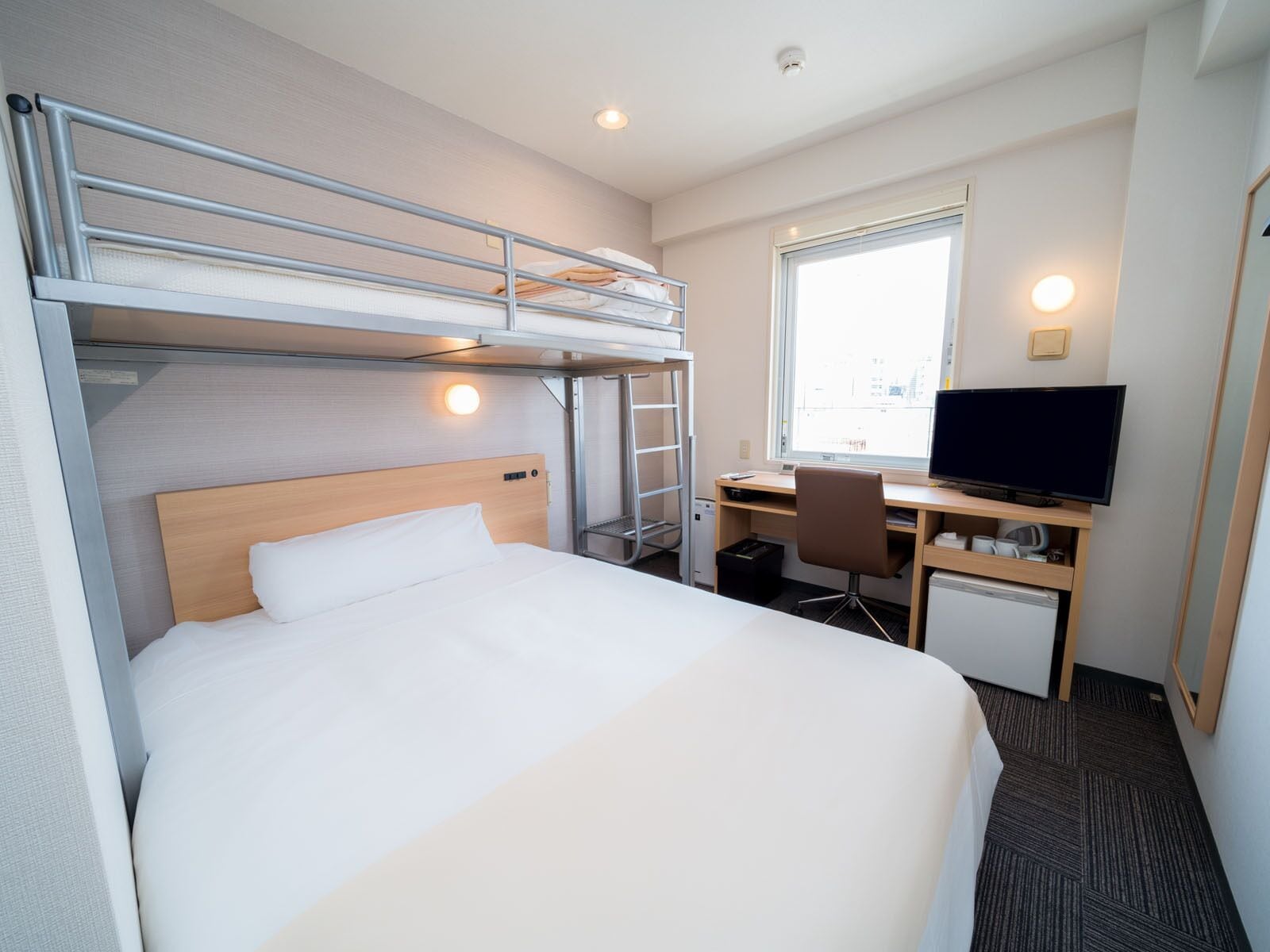 down duvets, desk, free wifi, bed sheets