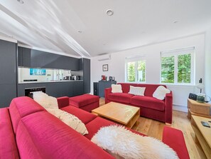 TV, books - ★ Luxury Oxford Apartment ★ Sleeps 4, Free Parking - Pass the Keys (Oxford)
