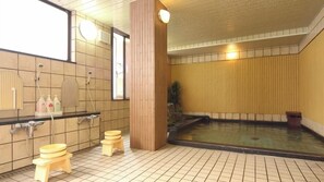 A bathroom with two sinks, a bathtub, and a toilet. - Minsyuku Yodoya (Toyooka)