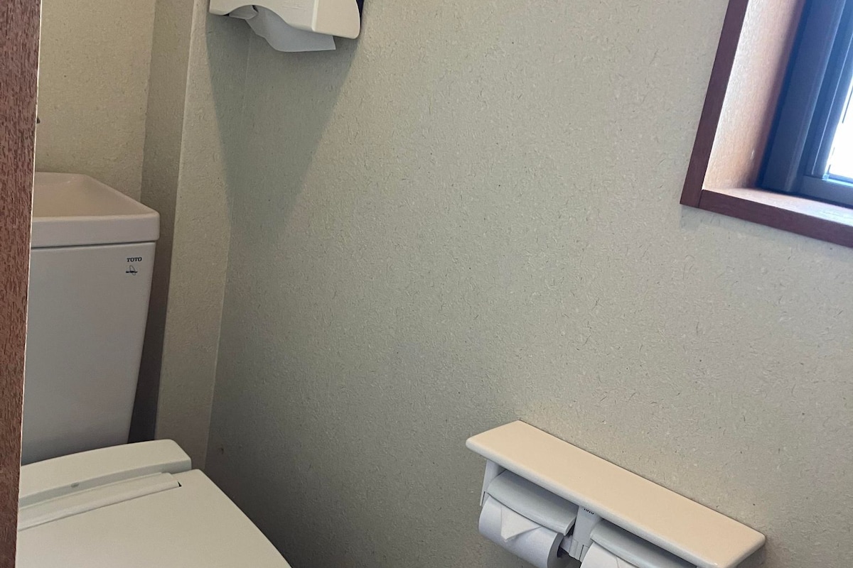 Bathroom | Free toiletries, hair dryer, slippers