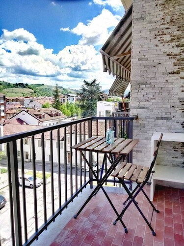 VINHOME -Your WINEderful stay in Alba. Apartment in the center of Alba