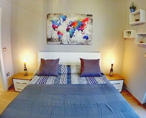 1 多间卧室、办公桌、熨斗/熨衣板、旅行婴儿床